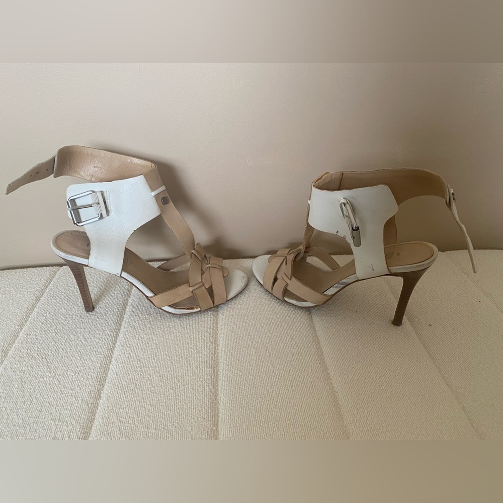 Guess White and Tan heel